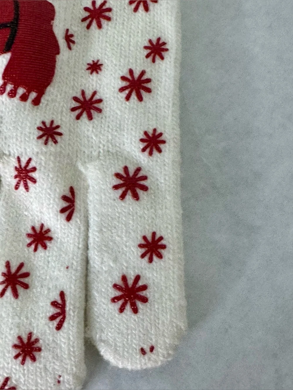 Red & Cream Frosty Sweater Gloves